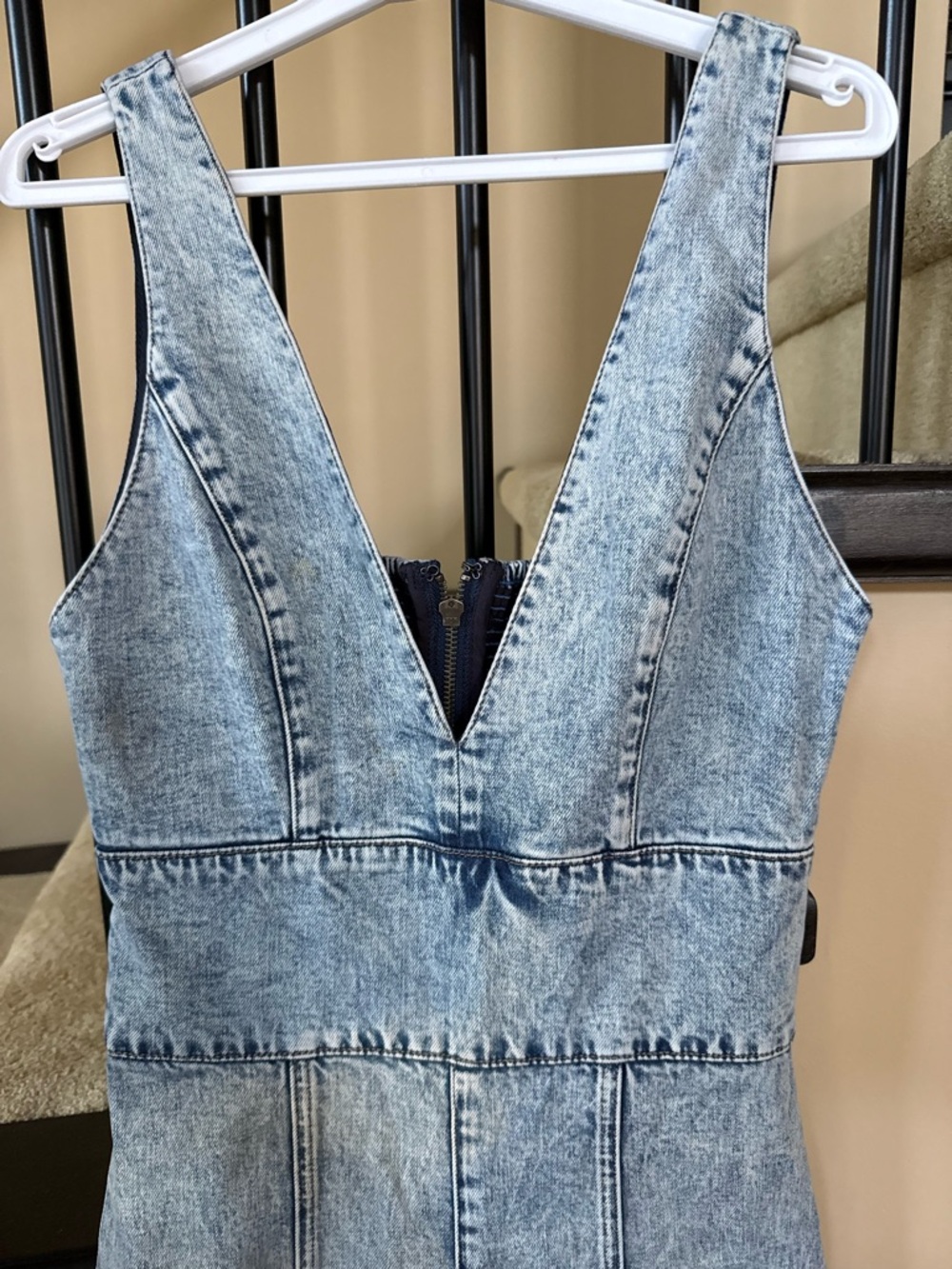 alice + olivia SANDRA DEEP V NECK JUMPSUIT - Picture 5 of 10